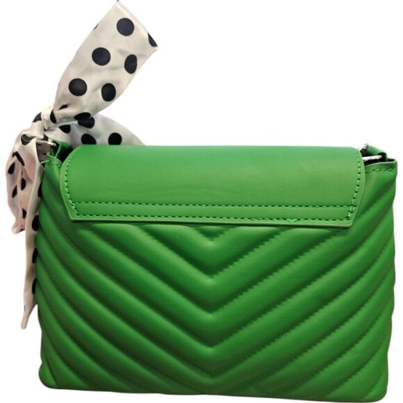 Green Vibrant Versatile Quilted Style Shoulder Bag with detachable Straps. - Picture 5 of 8